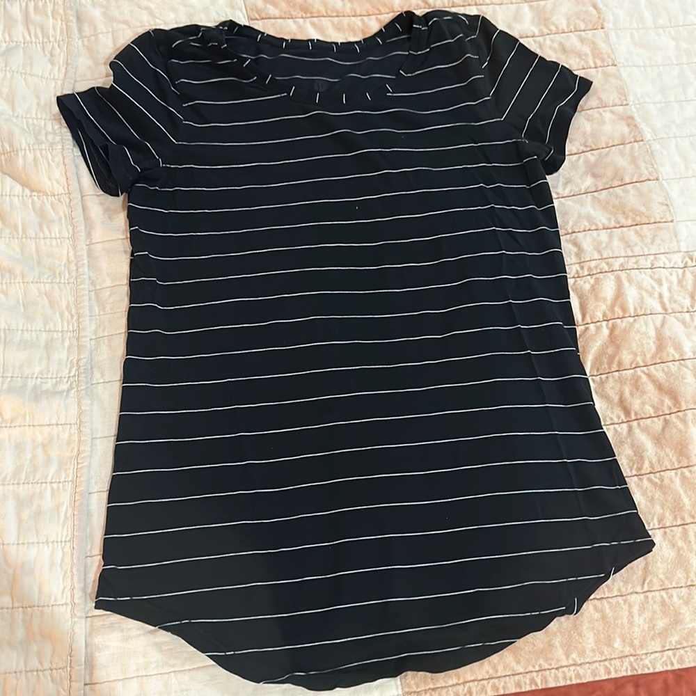 lululemon t-shirt